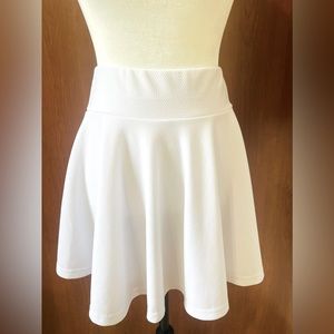 Girls Stretchy Flared Casual Pleated Mini Skirt, in great condition White Color.